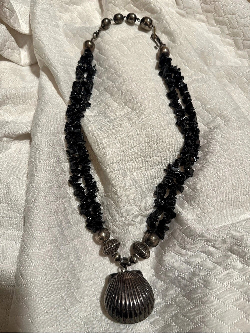 Black Onyx Chip Bead and Silver Shell Pendant Necklace